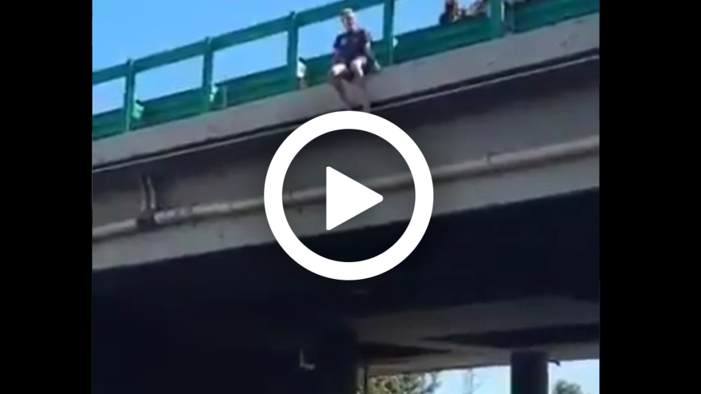 Un hombre amenaza con tirarse del viaducto de 4 Mojones
