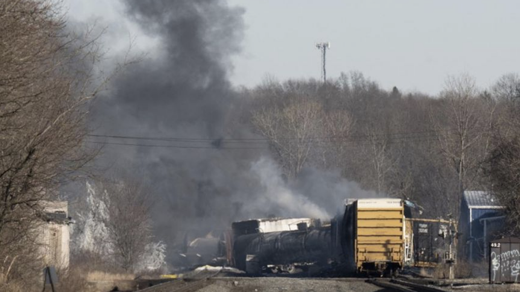 Descarrilamiento de tren con sustancias tóxicas en Ohio